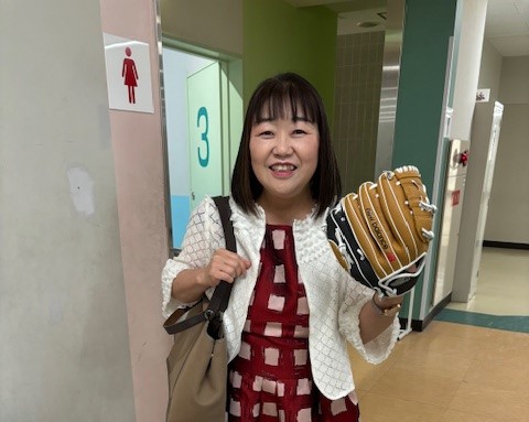 大谷翔平選手から送られてきたグローブをはめちゃいました‼️